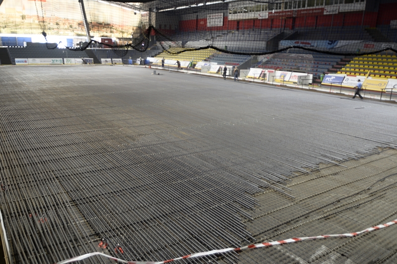 ledová plocha zimního stadionu