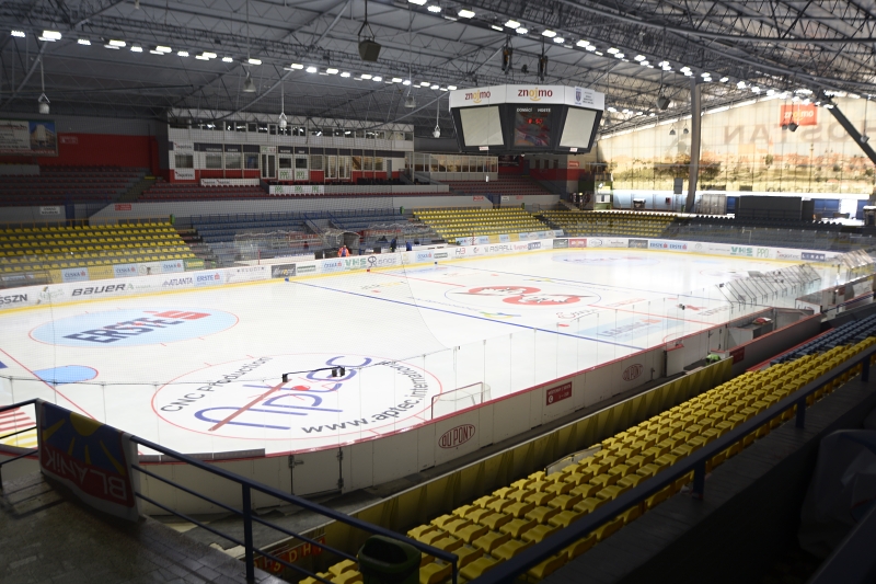 ledová plocha zimního stadionu 2
